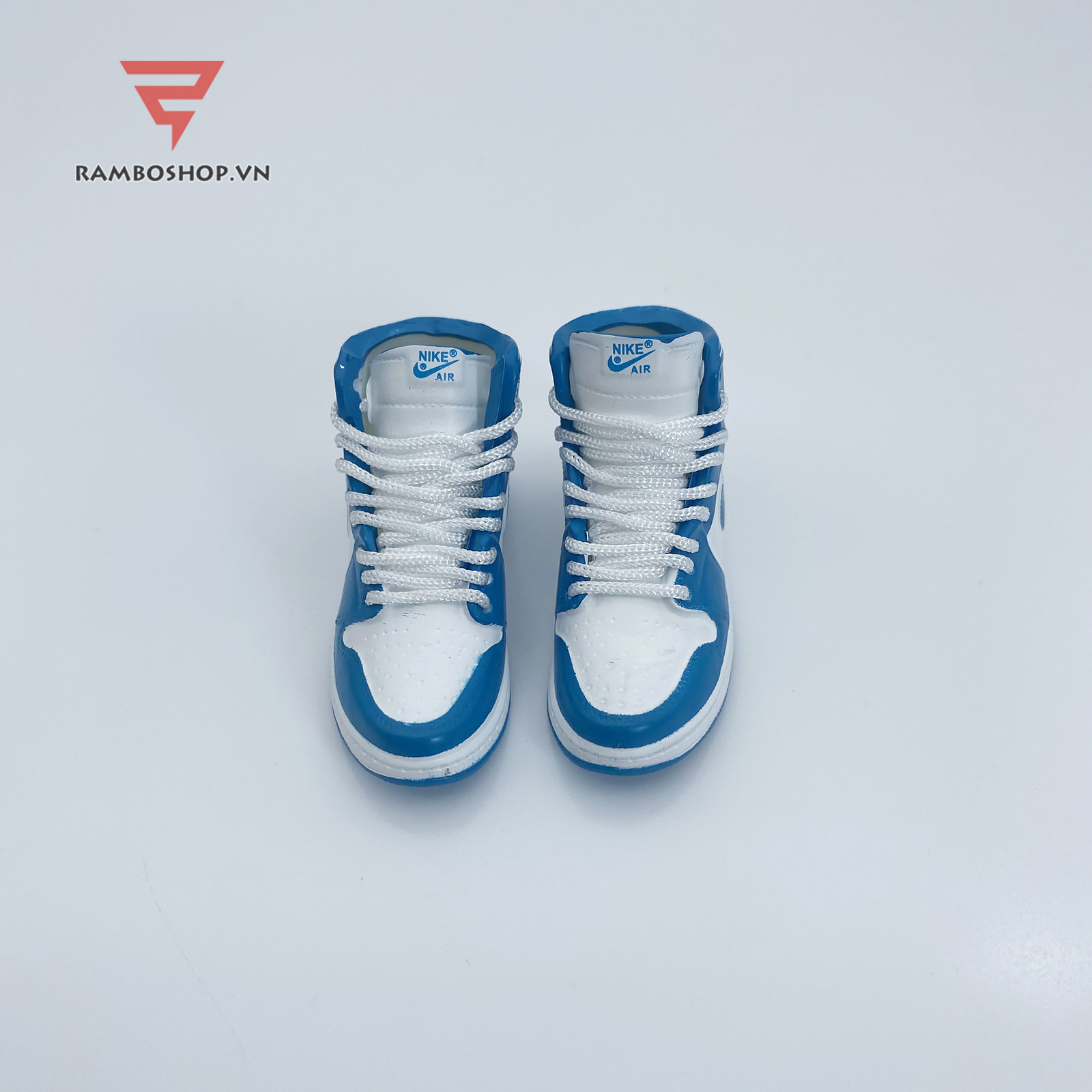 Móc khóa giày Jordan 1 Retro UNC tỉ lệ 1:6 J21