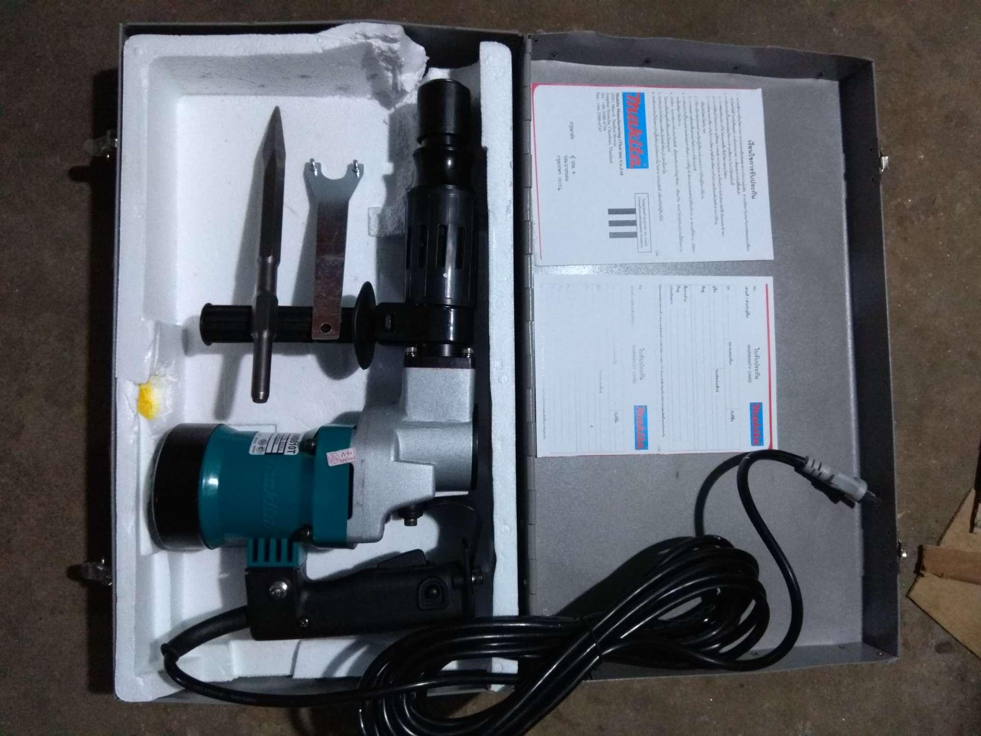 Máy đục bê tông makita HM0810T Madein Thái lan mũi đục 17mm, hộp sắt tiện dụng.