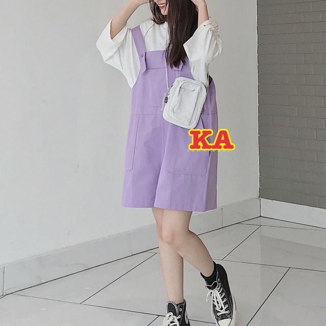 Set yếm đùi ống rộng và áo thun trắng