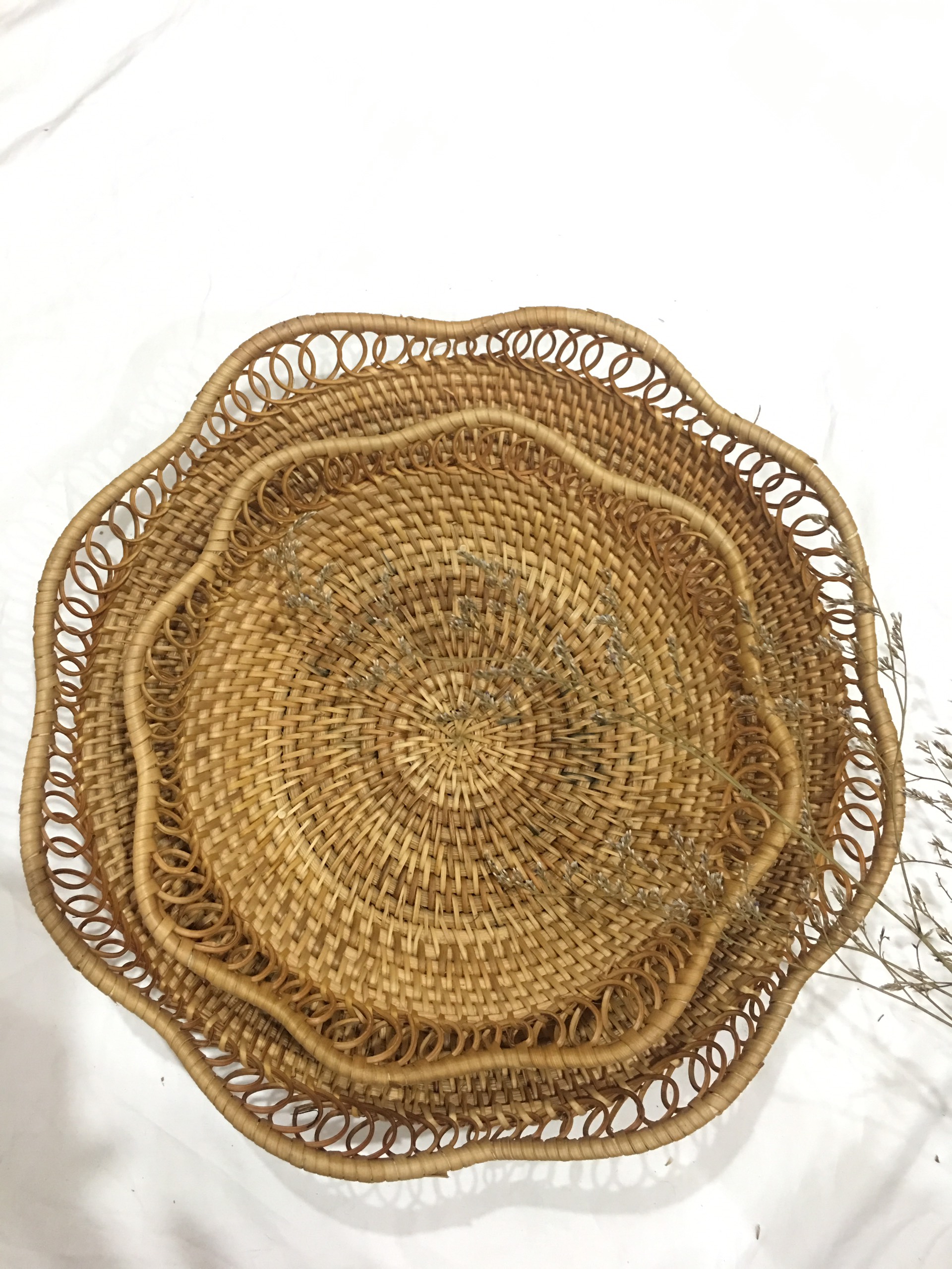 Rổ Mây Viền Hoa Sen