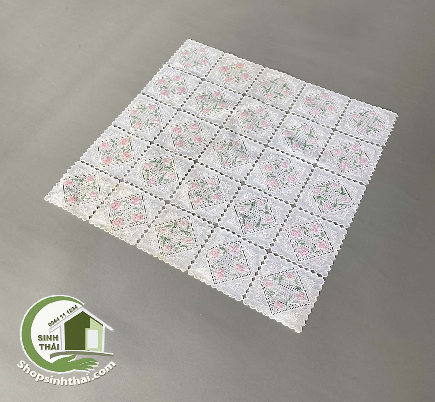 [HCM]Tấm khăn trải bàn che phủ nóc tủ lạnh phủ đôn ghế - 50cm x 50cm - MÀU TRẮNG NHIỀU Ô VUÔNG - bằng nhựa không thấm nước