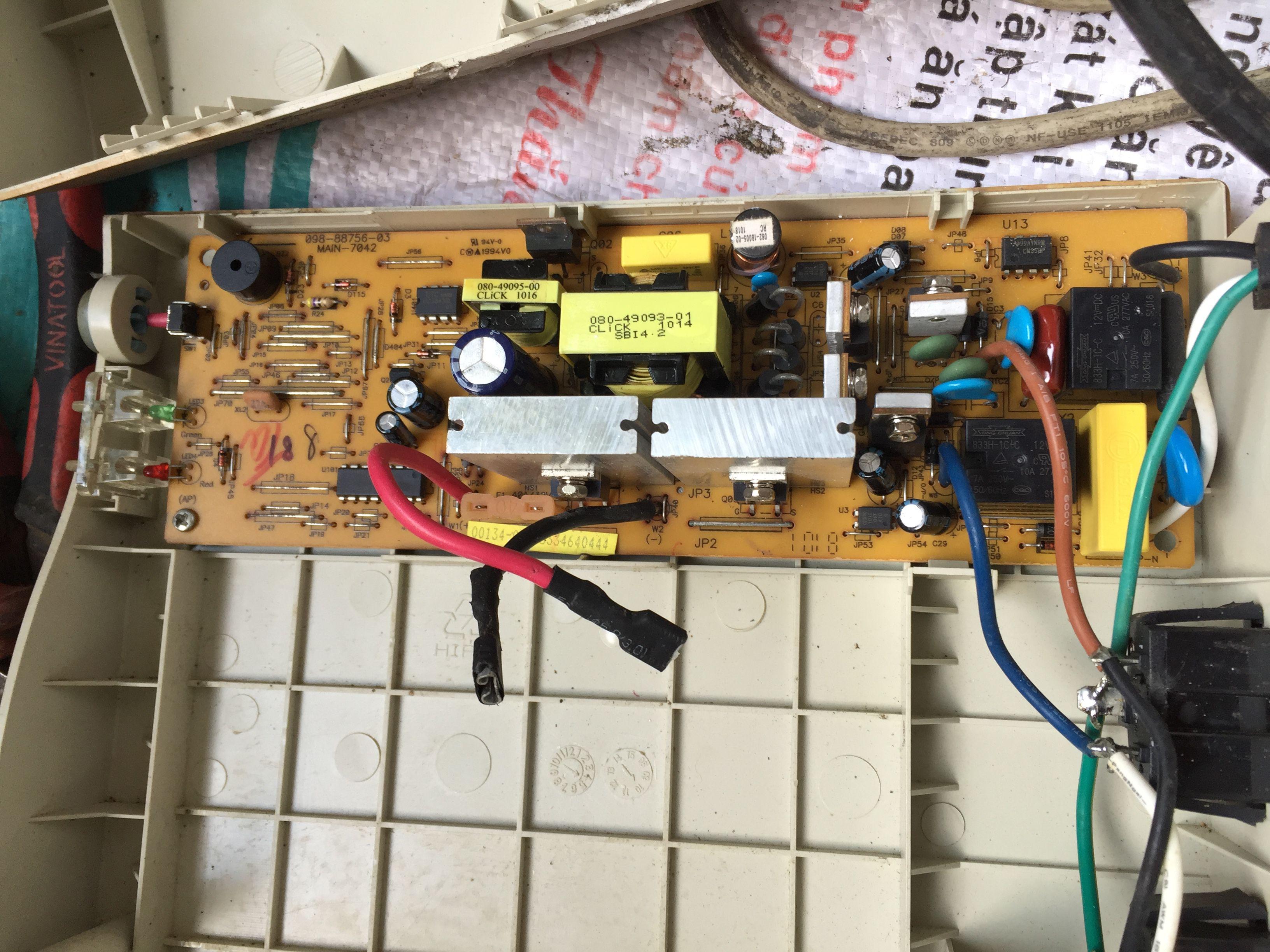 Mạch chuyển đổi 12V DC thành 160-220V AC