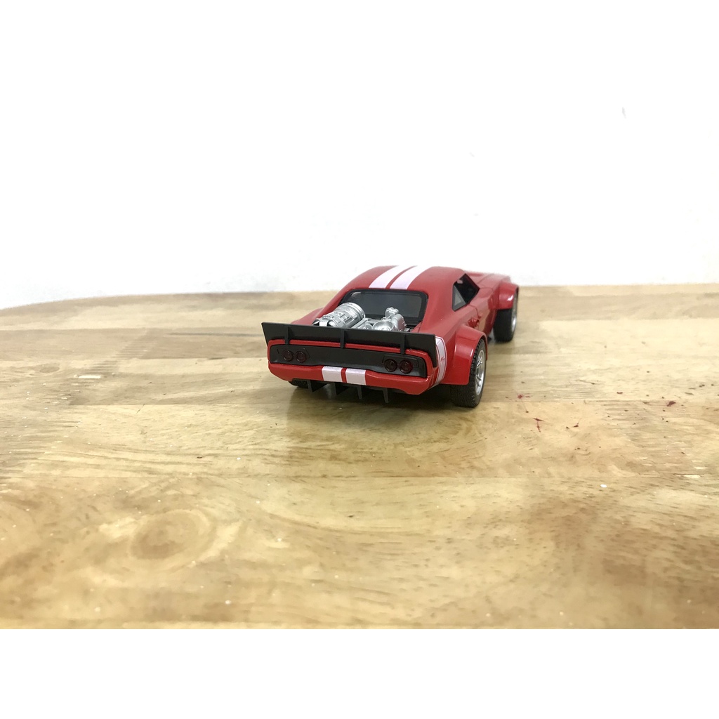 Mô hình xe Dodge Ice Charger  _ Tỷ lệ 1:32