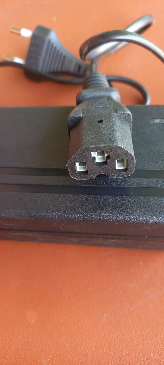 Cục sạc bình phun thuốc 12V 12AH