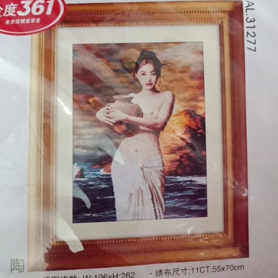 [HCM]Tranh thêu Cô Gái Ôm Lu ms 31277
