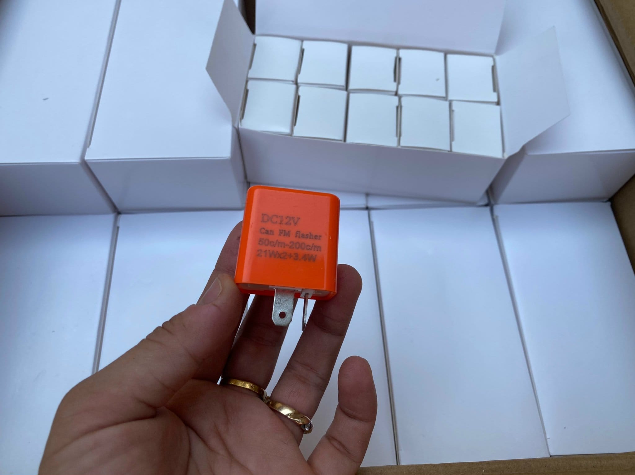 Rơ le xi nhan (chớp xi nhan nhanh chậm) điều chỉnh tốc độ nháy