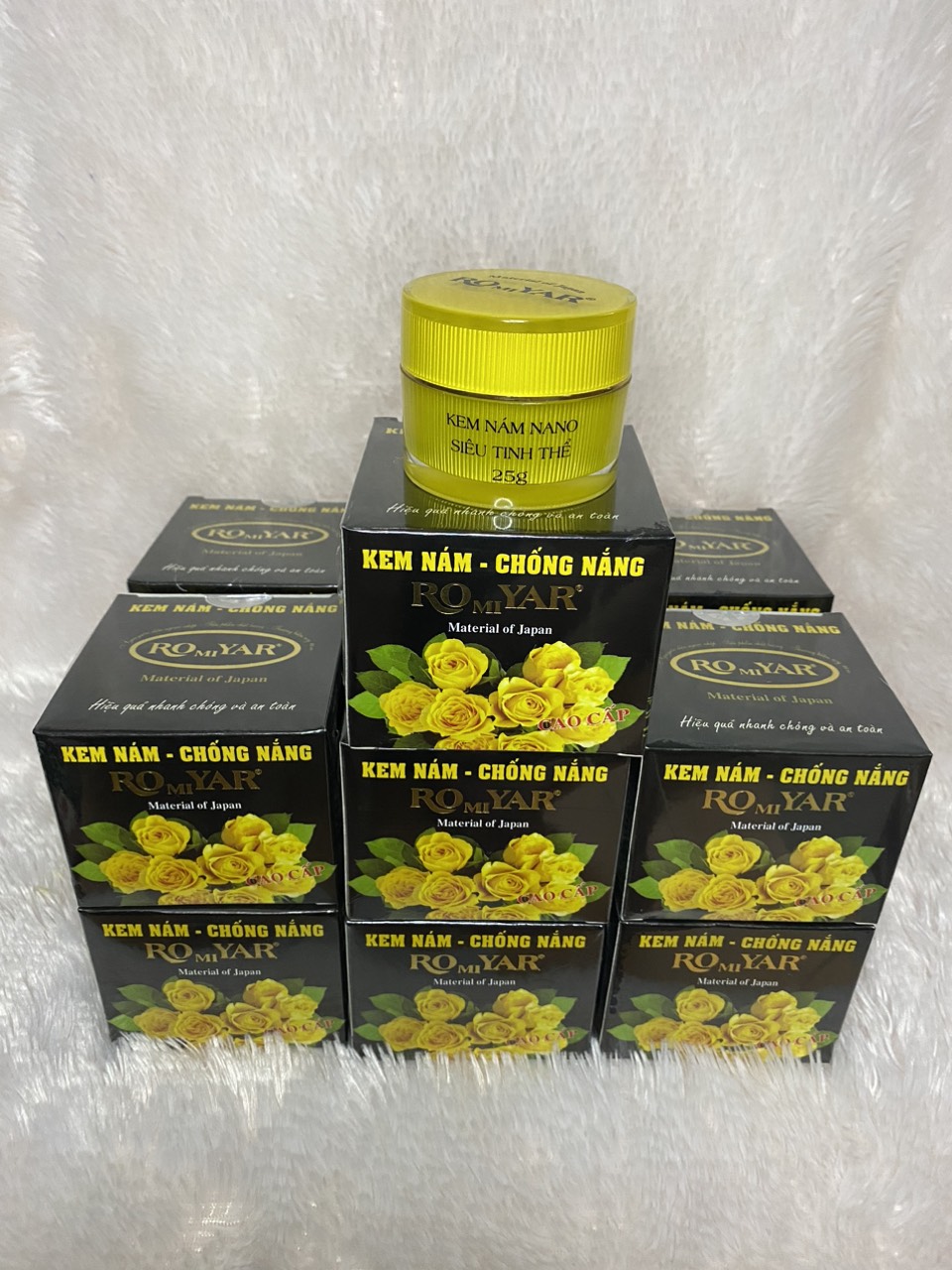Kem Nám Vàng Chống Nắng 18g Romiyar (Mẫu Mới)