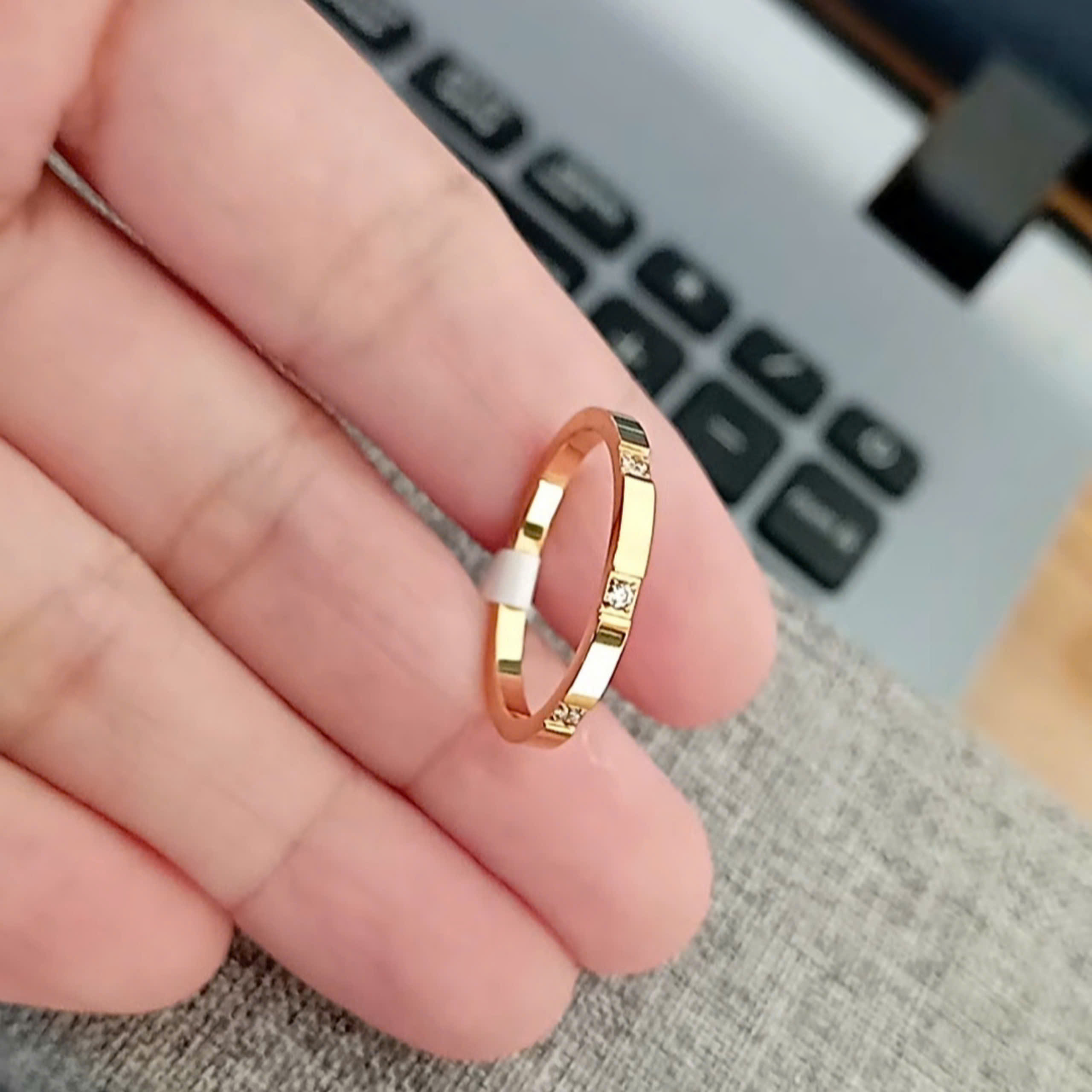 [GIÁ 1 CHIẾC] NHẪN TITAN MẠ VÀNG ĐÍNH 3 ĐÁ