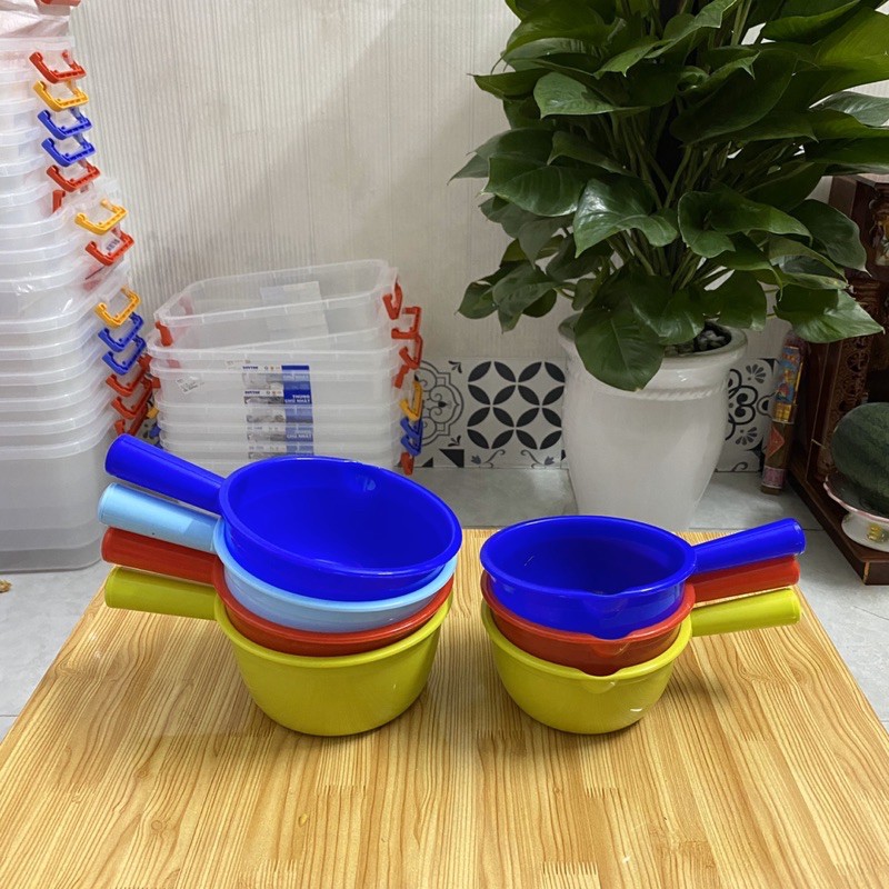 Gáo Múc Nước Nhựa Vinh Nam