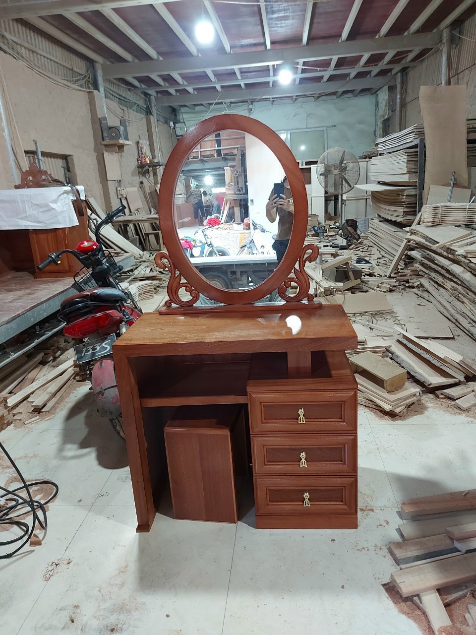 Các mẫu bàn trang điểm gỗ xoan đào