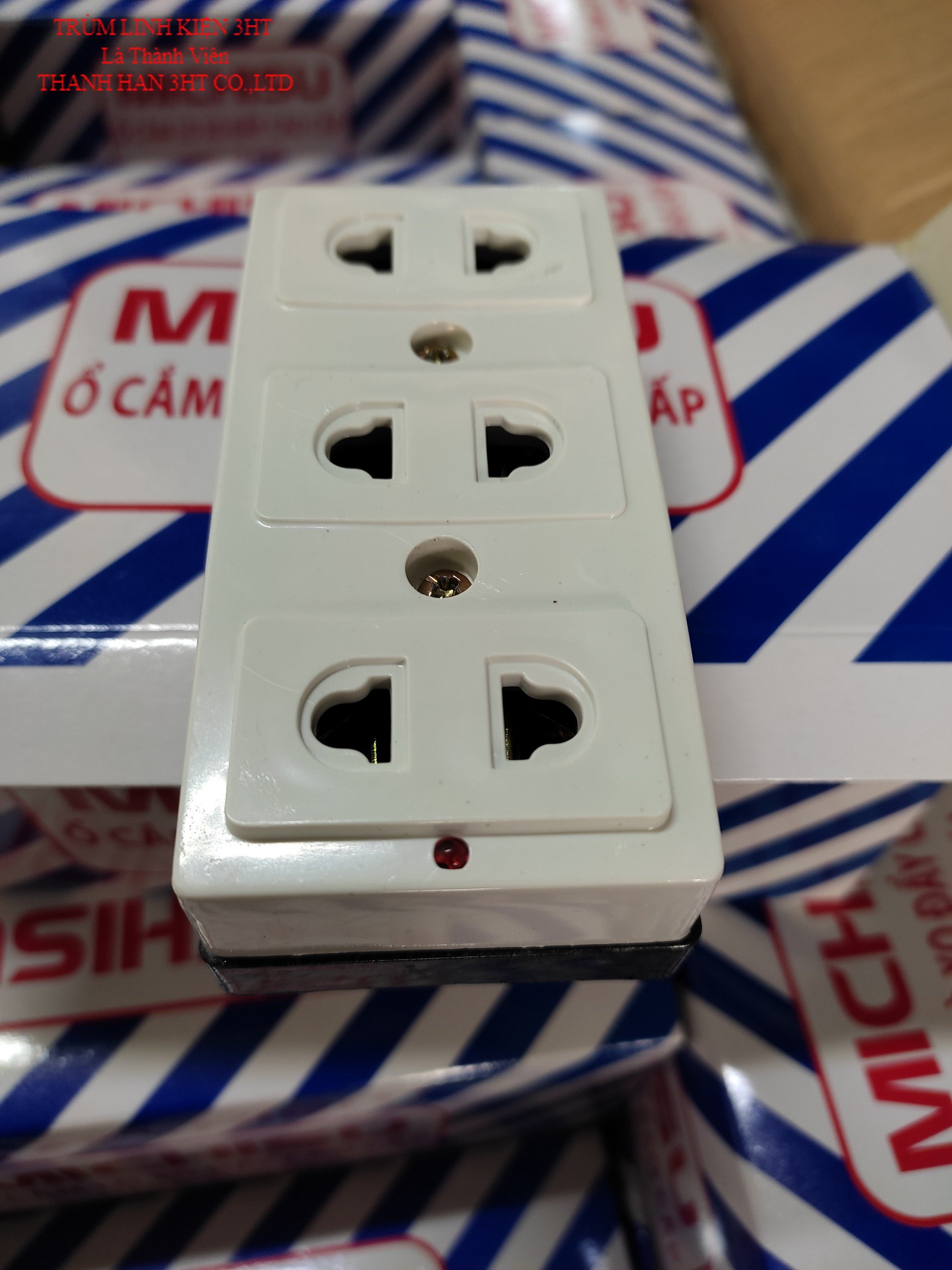 Ổ Cắm 3 Lỗ K103 -3Ht