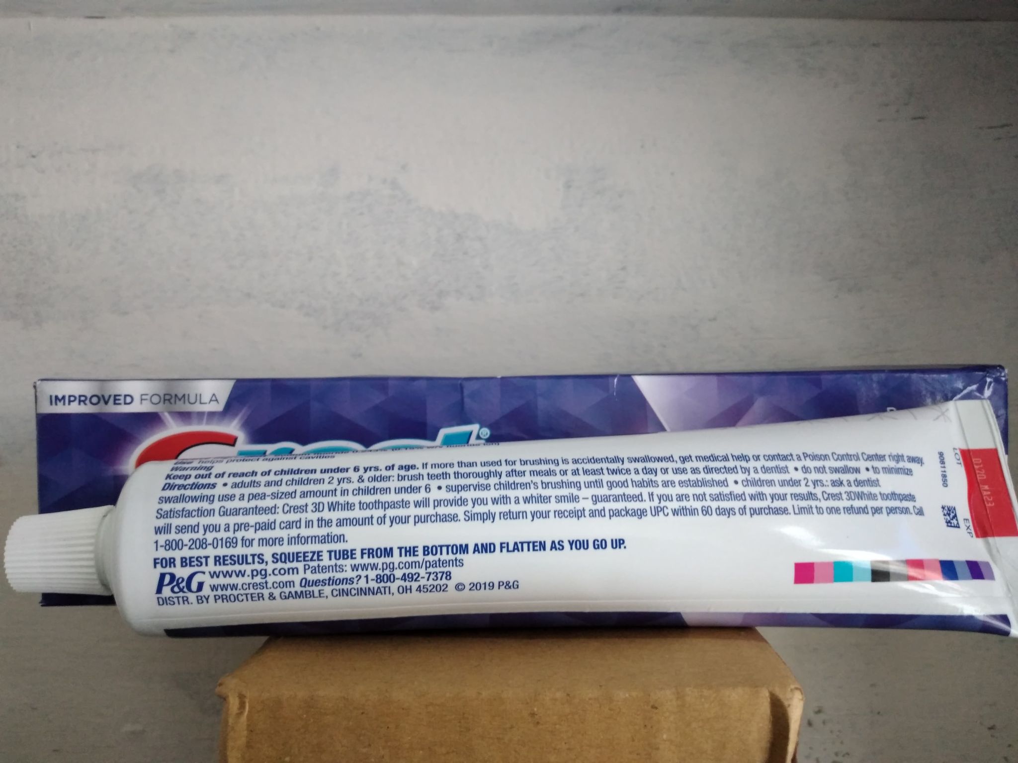 [HCM]Kem đánh răng Crest 3D White Ultra