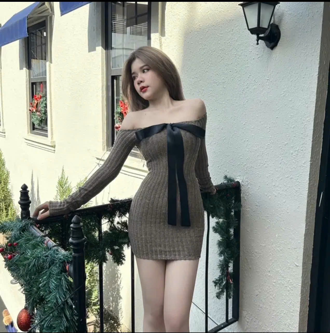 váy body trễ vai tay dài cột nơ LL