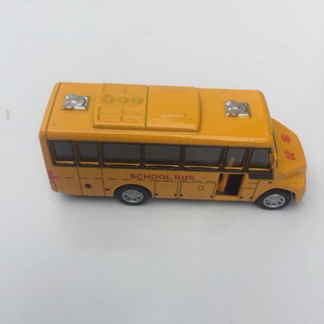 Set 4 chiếc xe bus trường học bằng sắt, mở cánh