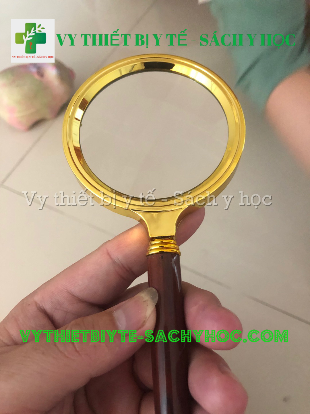 Kính lúp đường kính 80mm ( phóng đại 10 lần , tháo được chân)