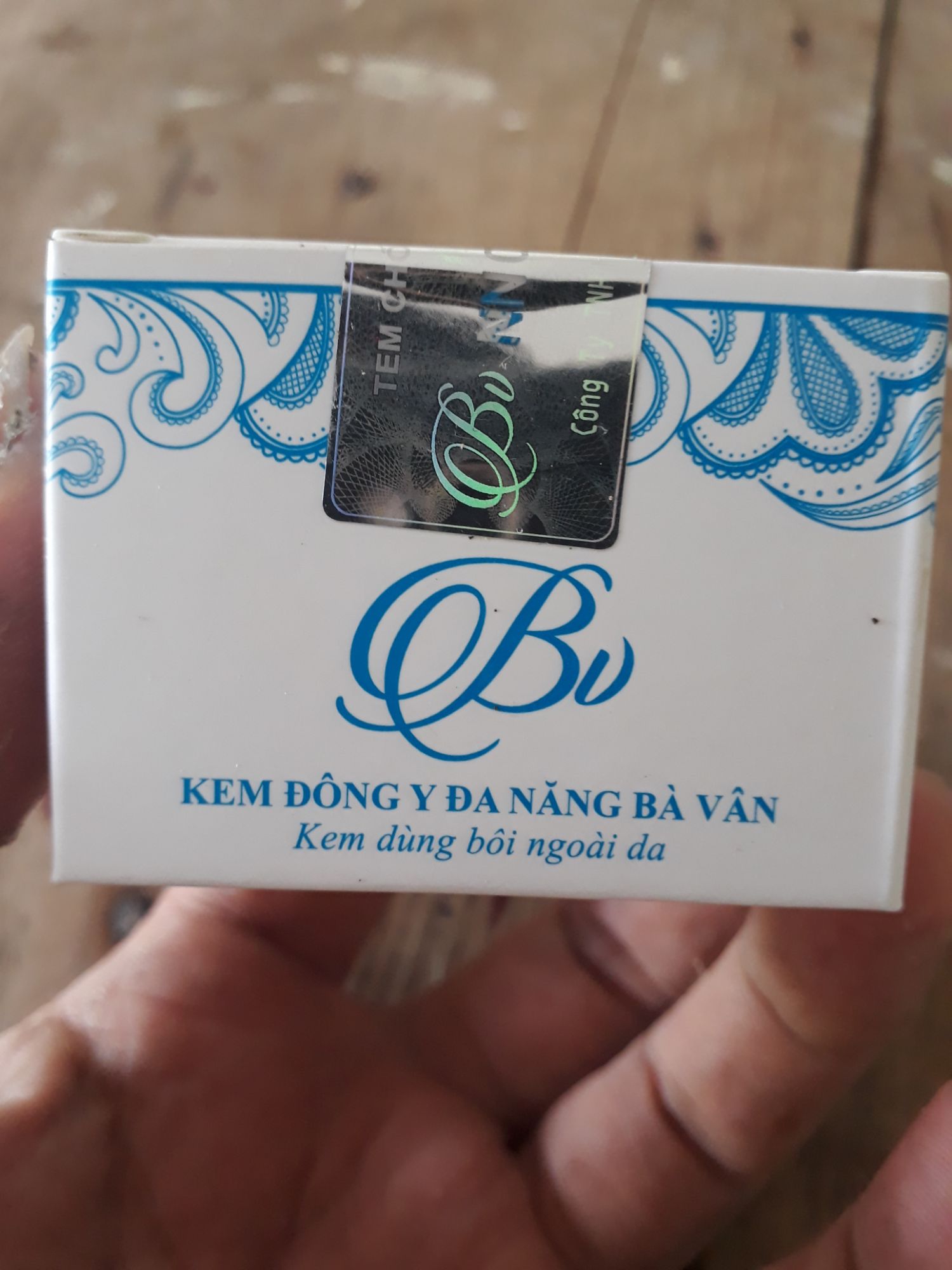 kem bà vân bôi chàm sữa cho bé