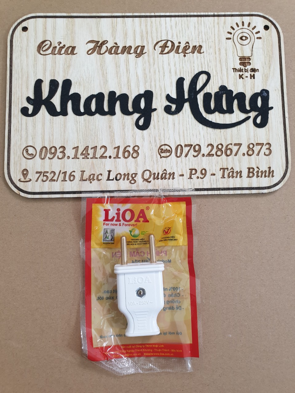 Phích cắm điện LIOA 2 chân tròn - EU2F4 - EU2F5