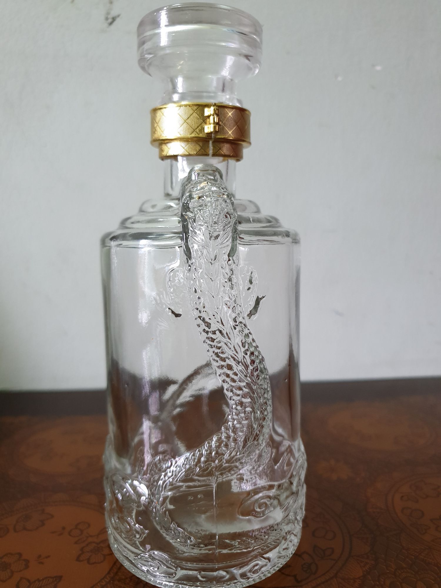 chai thủy tinh đựng rượu