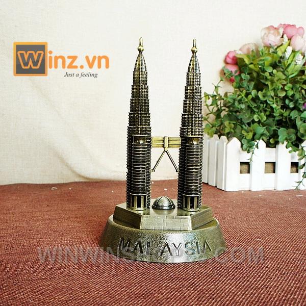 [HCM]Mô hình tháp đôi Petronas cao 18.5 cm (màu vàng rêu)