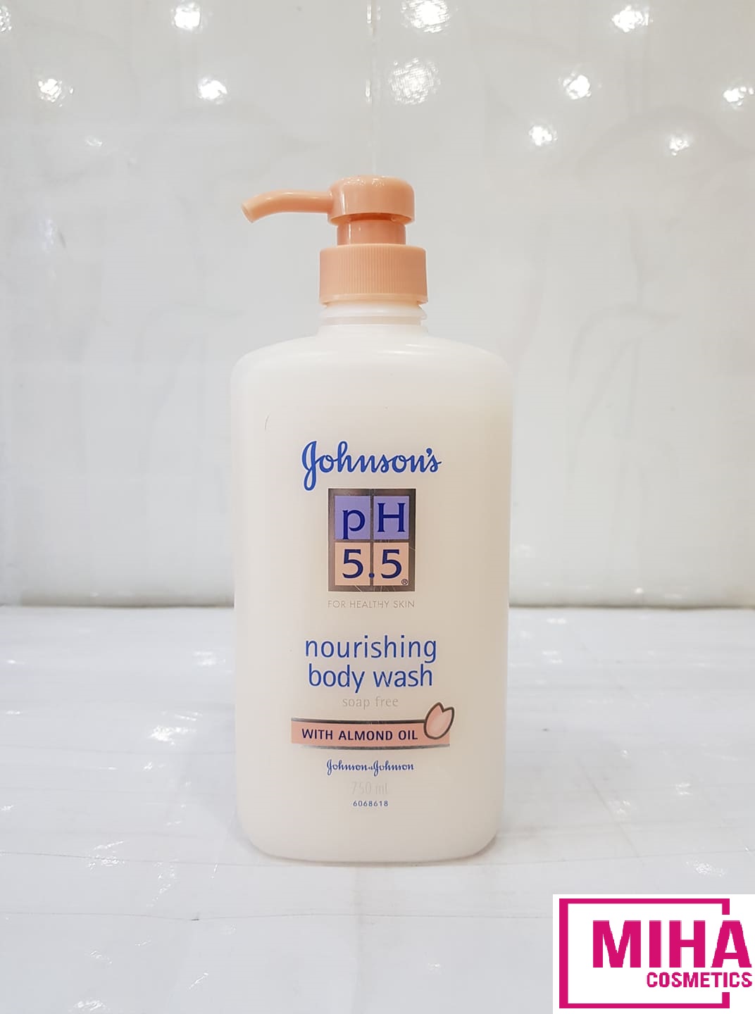 Sữa Tắm pH 5.5 Johnson Hạnh Nhân 750ml Malaysia