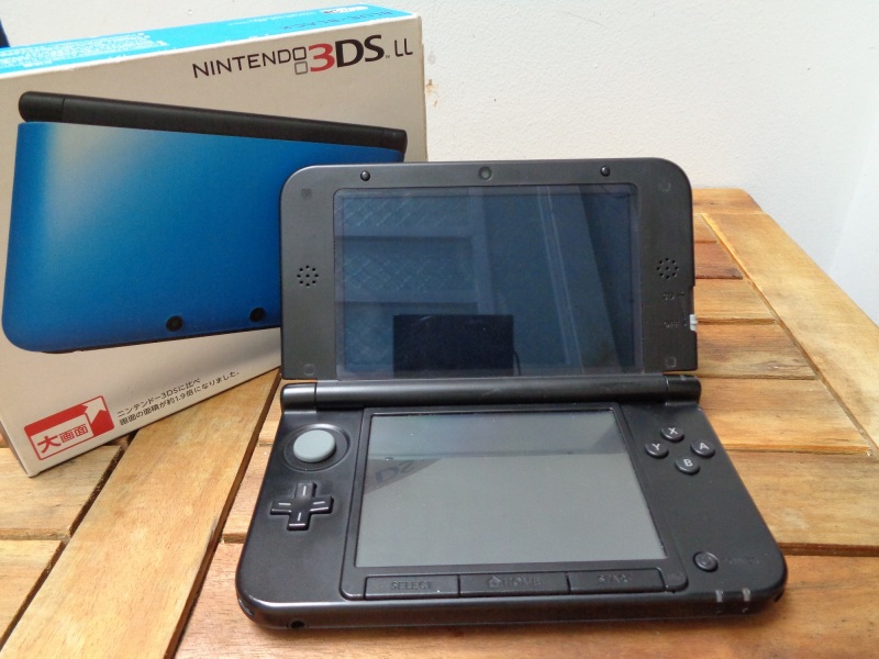 Máy chơi game Nintendo 3DS / 3DS LL - tặng thẻ 32gb chép full game
