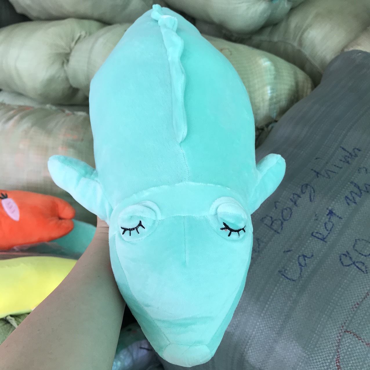 Gấu bông hình cá sấu xinh xắn