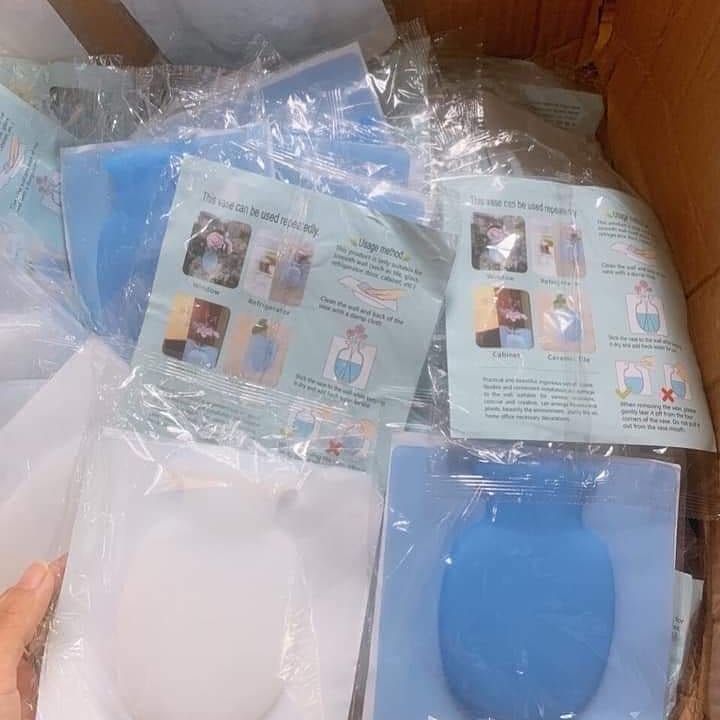 Lọ hoa dán tường bằng Silicon độc đáo