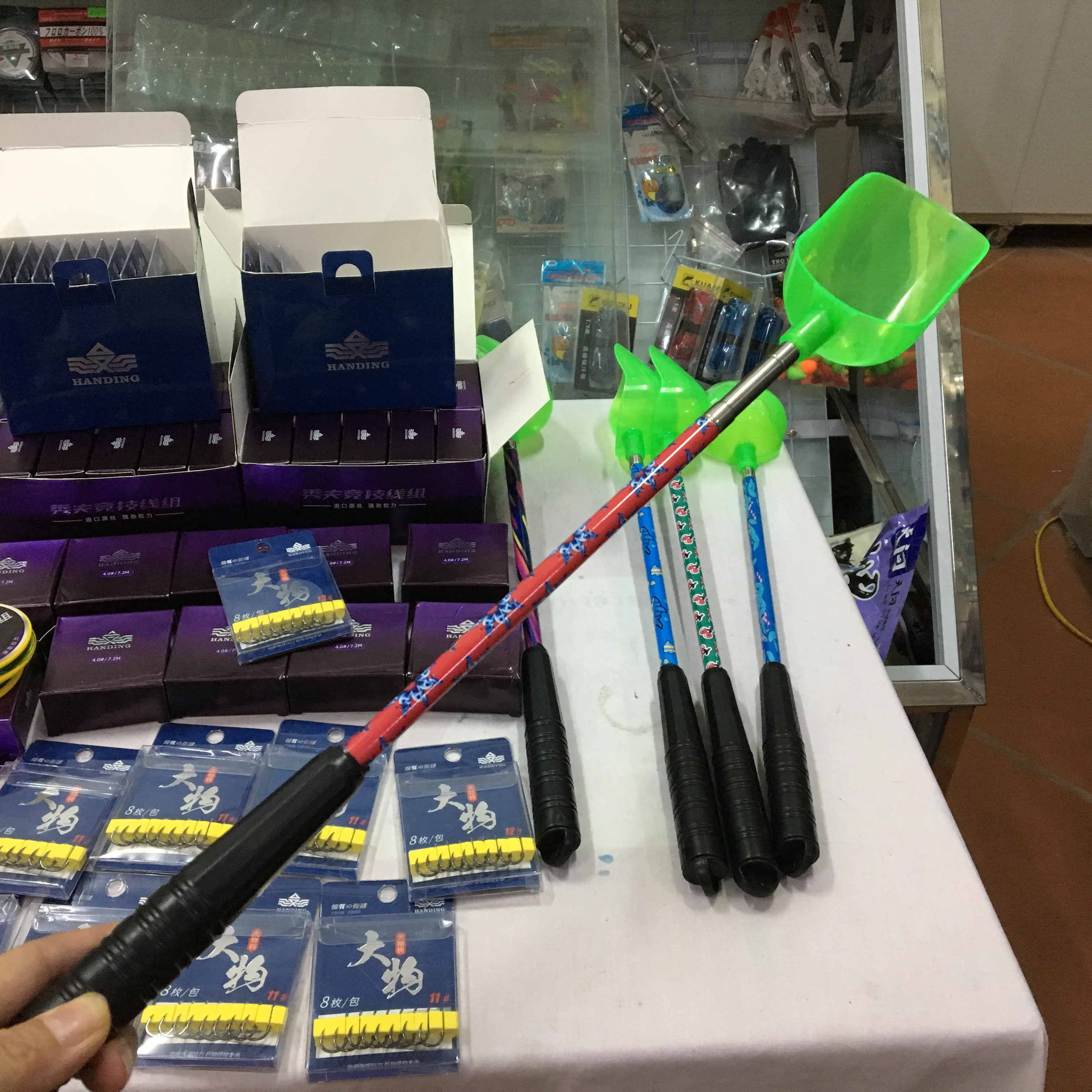 Muỗng xả mồi chuyên dùng trong câu đơn, câu đài giúp xả mồi tiện hơn, nhanh hơn, chính xác hơn, ko bẩn tay