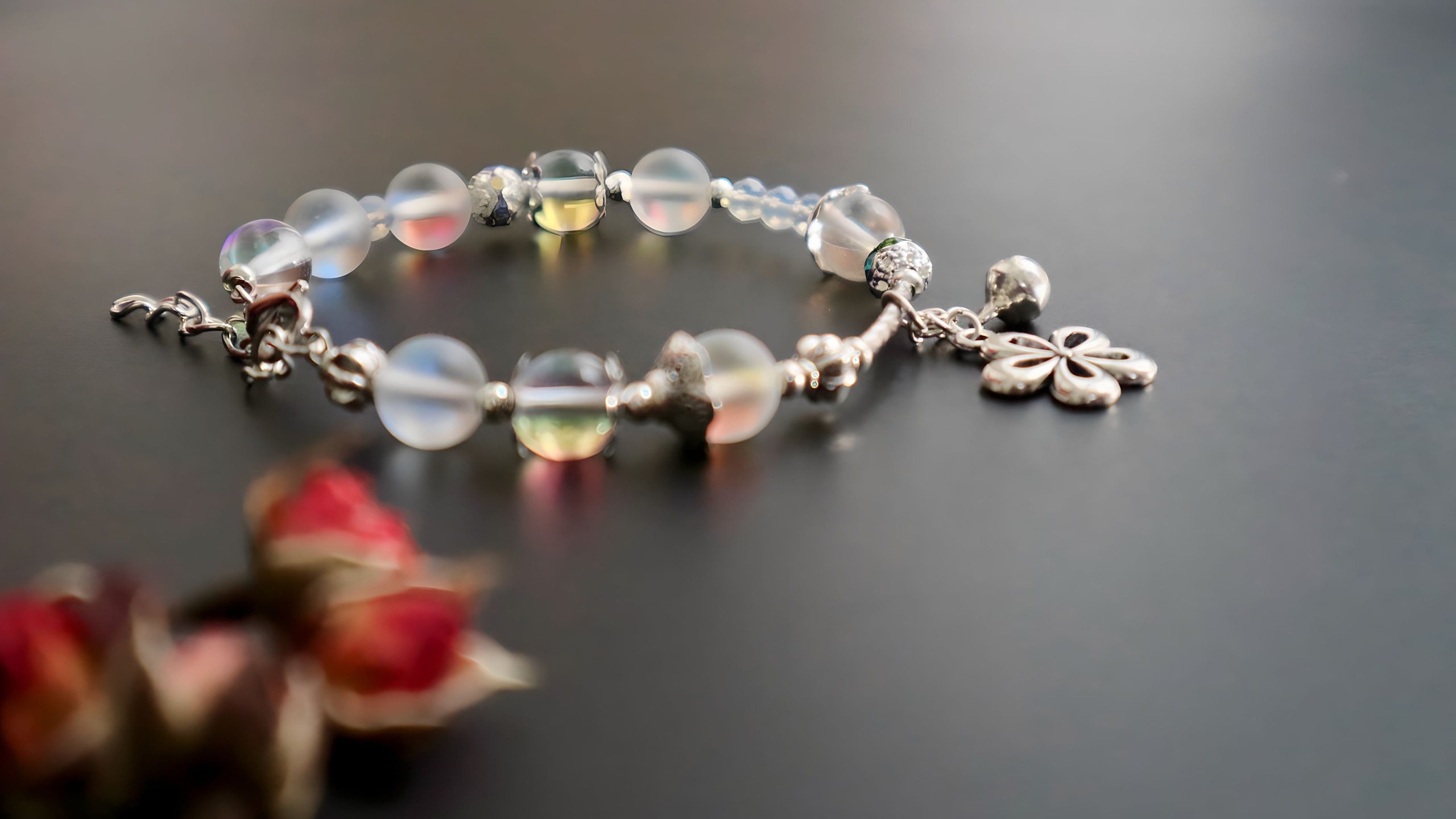 Vòng Tay Đá Moonstone ( Đá Mặt Trăng ) Mix Charm