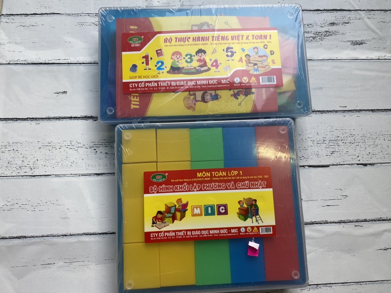 Bộ thực hành toán tiếng việt lớp 1 MIC và bộ hình khối lập phương và chữ nhật toán lớp 1