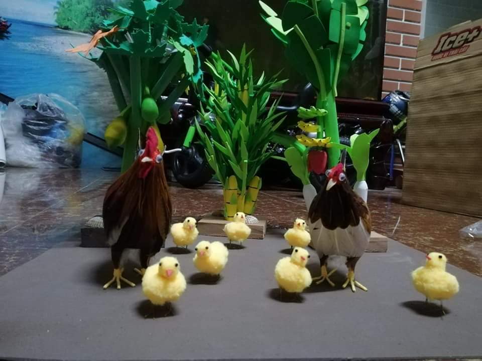 Mô Hình Đàn Gà Bố Mẹ và 10 Con Bằng Xốp Cho Các Bé Mầm Non