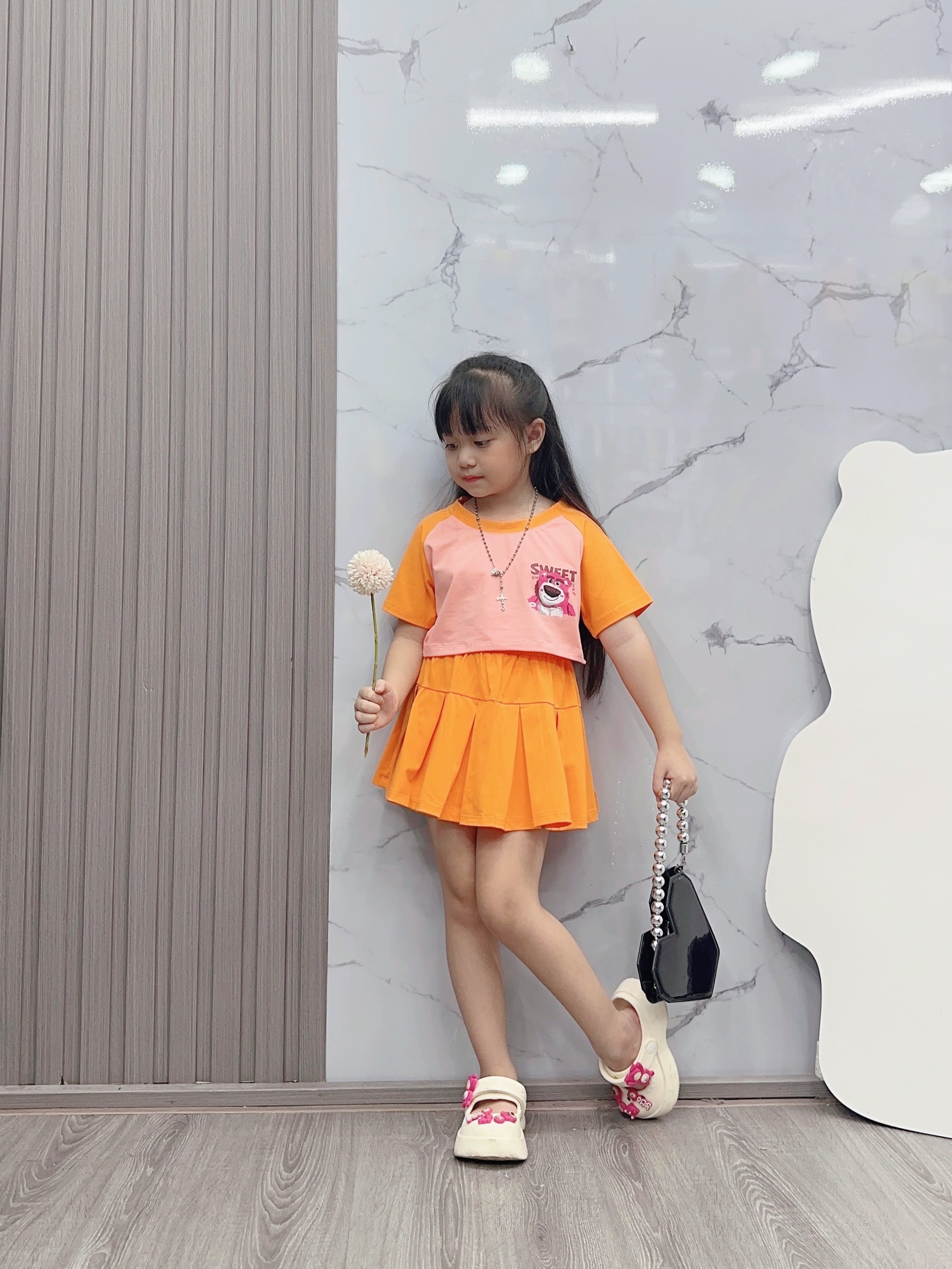 Set váy cotton gấu dâu, áo crotop 26-45-Kg