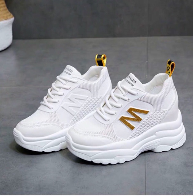 Giày thể thao độn đế chữ MMM