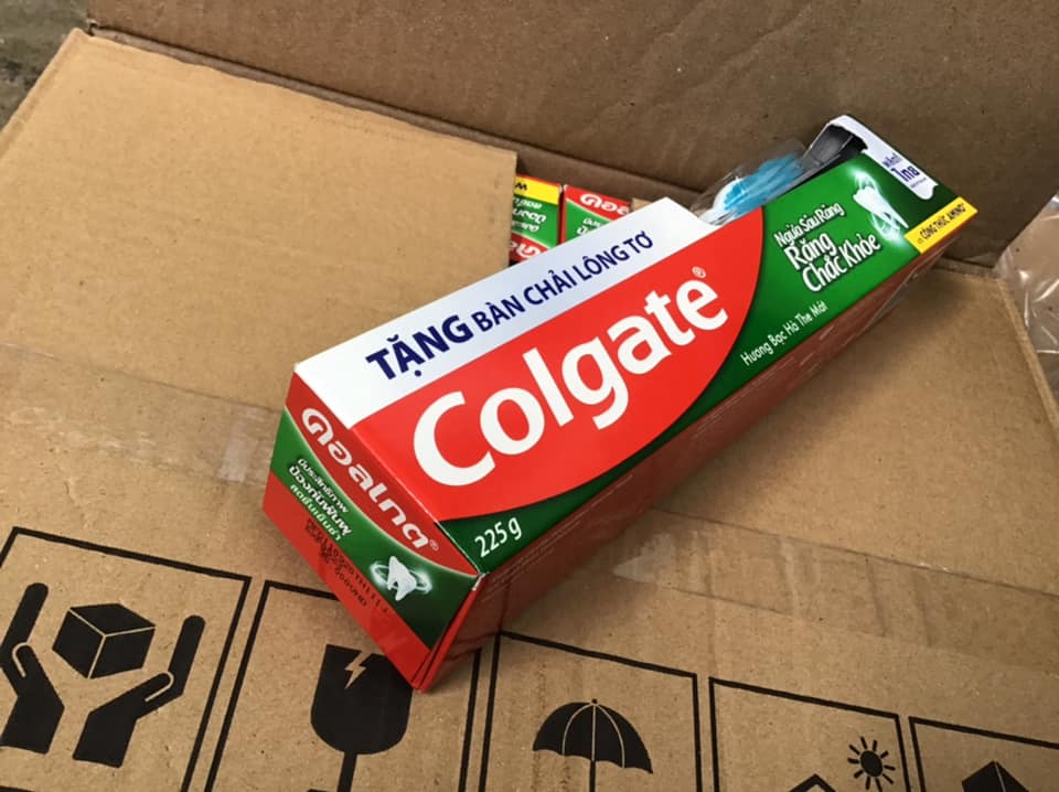 Kem đánh răng Colgate tặng bàn chải của Thái