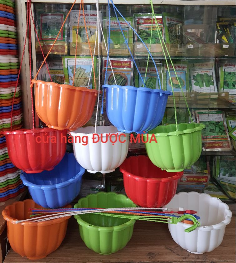 bán sỉ 50 chậu treo lớn kèm móc đường kính 22cm.