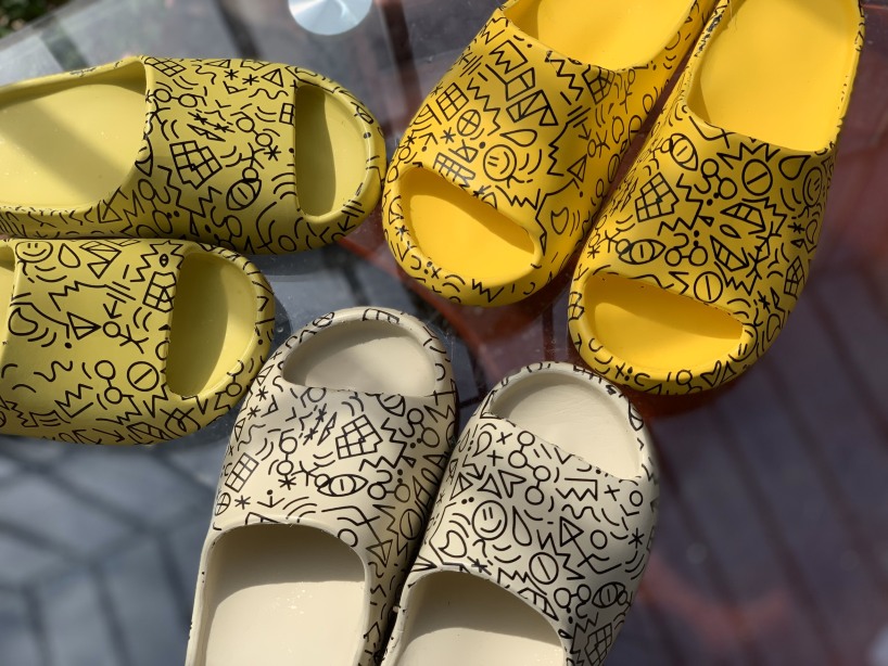 Dép Bánh Mì Quai Ngang KAWS NEW Dép YZ Slide Siêu Nhẹ, Siêu Bền - DL074 giá rẻ