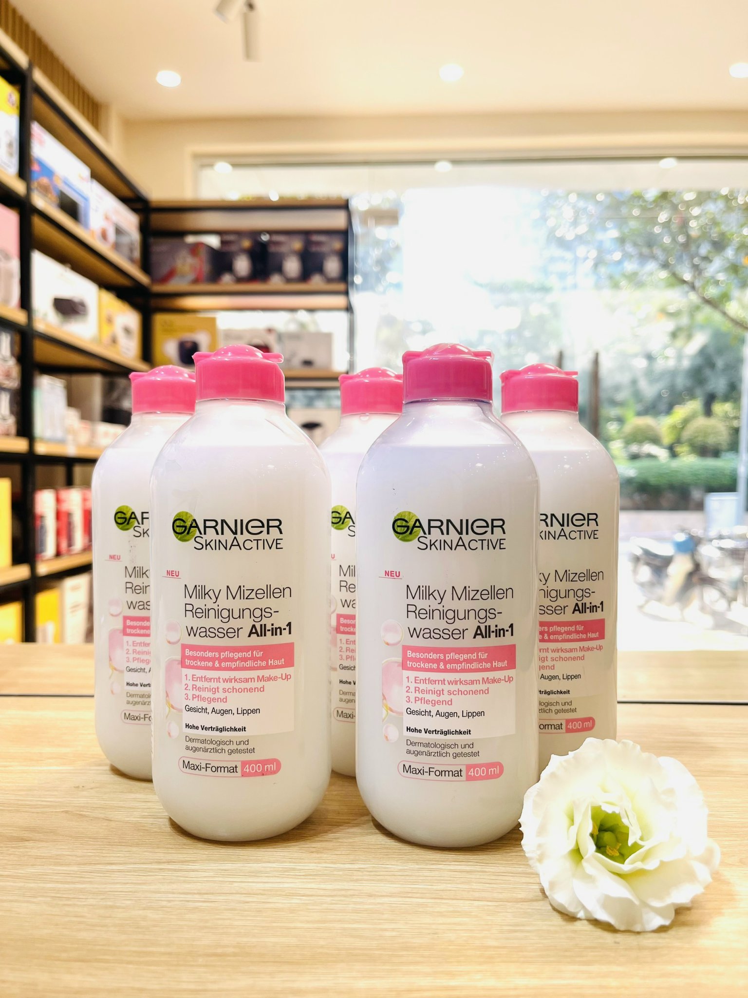 Nước tẩy trang dạng sữa Garnier Skin Active Solution Micellaire Đức 400ml