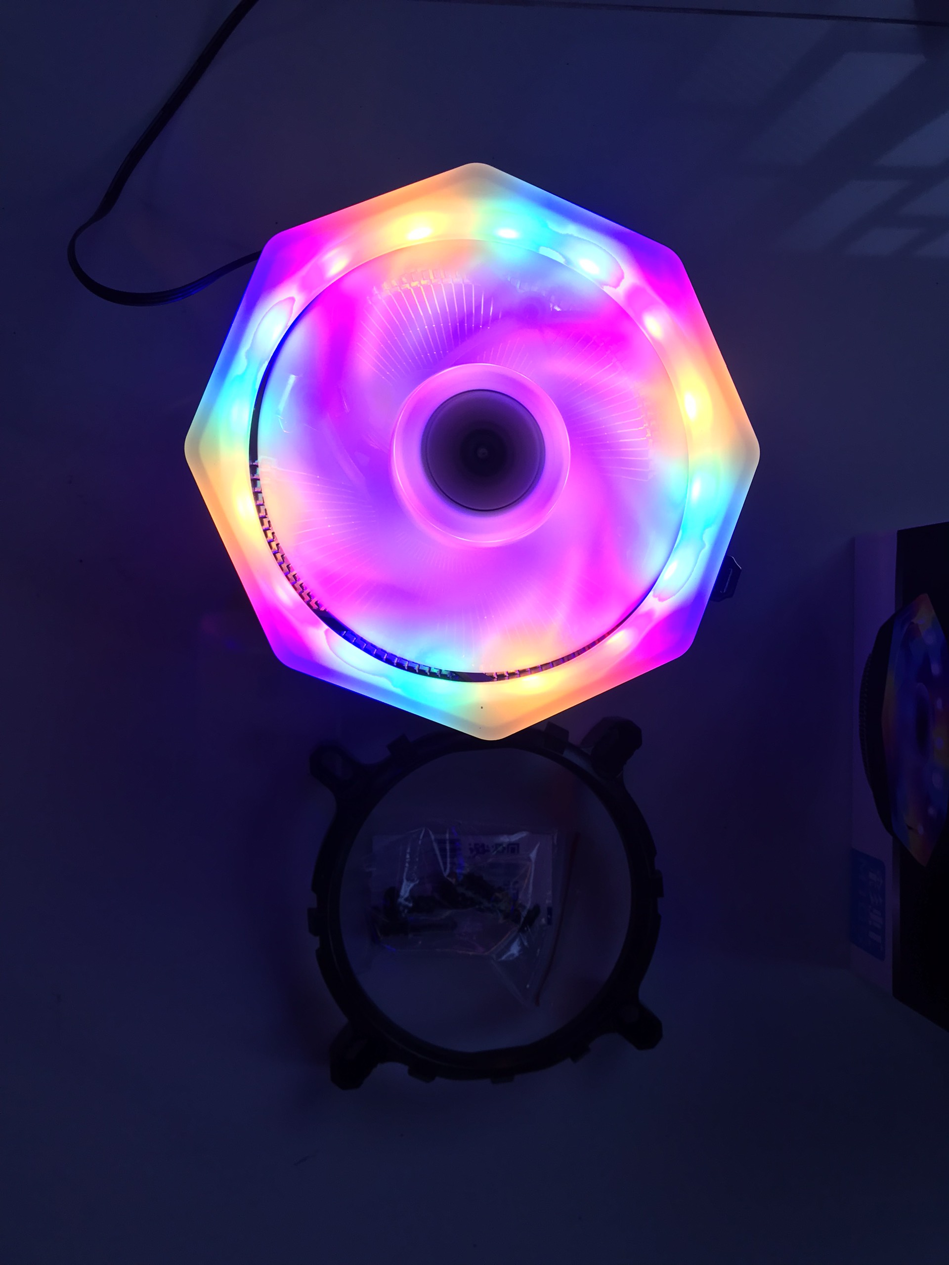 Quạt tản nhiệt CPU M105 LED RBG Socket Intel /AMD (Full box + keo tản nhiệt) - Fan CPU Led Snowman