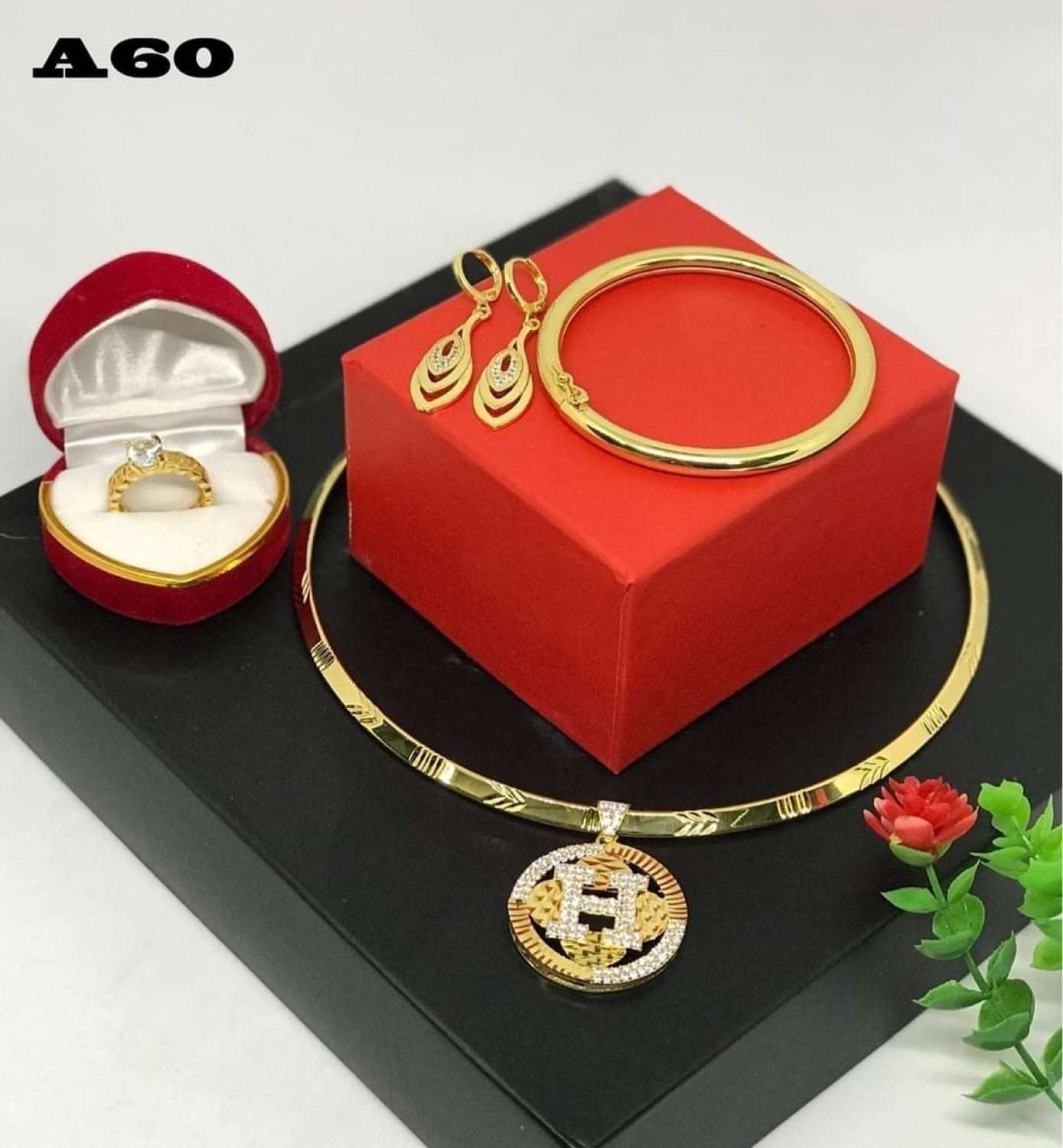 Bộ kiềng chữ H + lắc tay + khuyên tai+ nhẫn