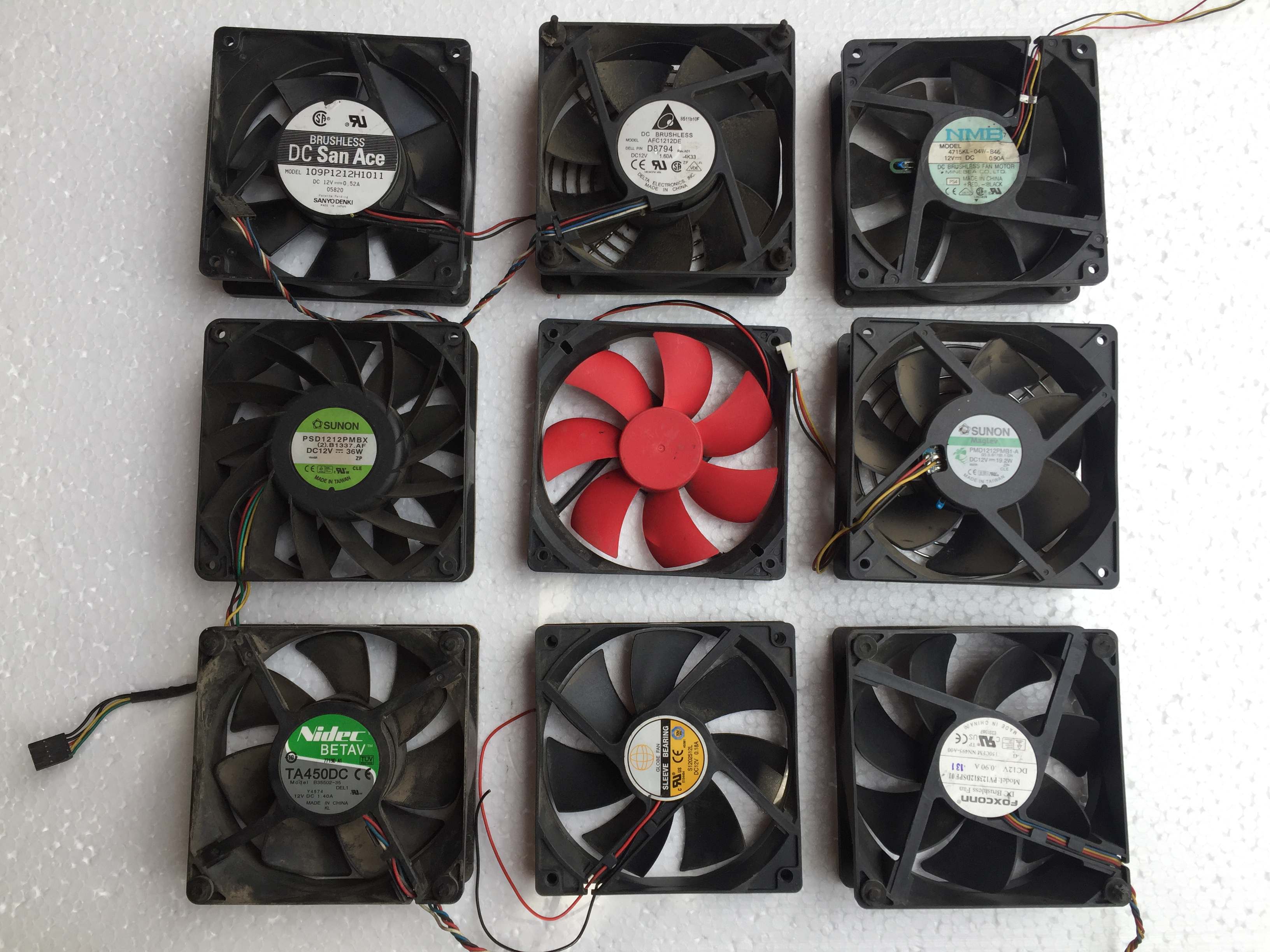Quạt Fan 12V kích thước Fan 12 (12x12Cm) dòng điện dưới 0.2A