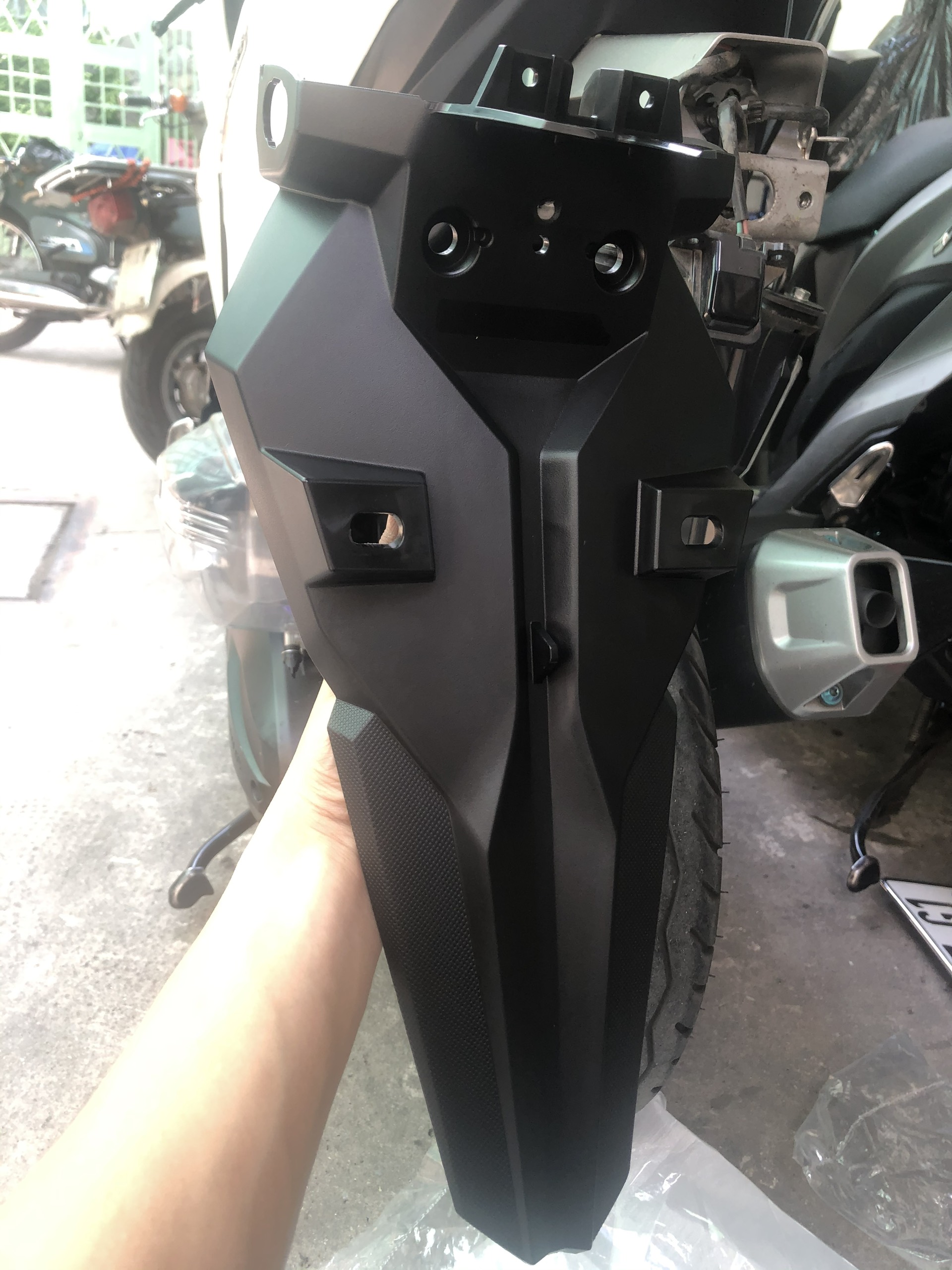 Đuôi chụp đèn & dè biển số xe Vario 2018-2020