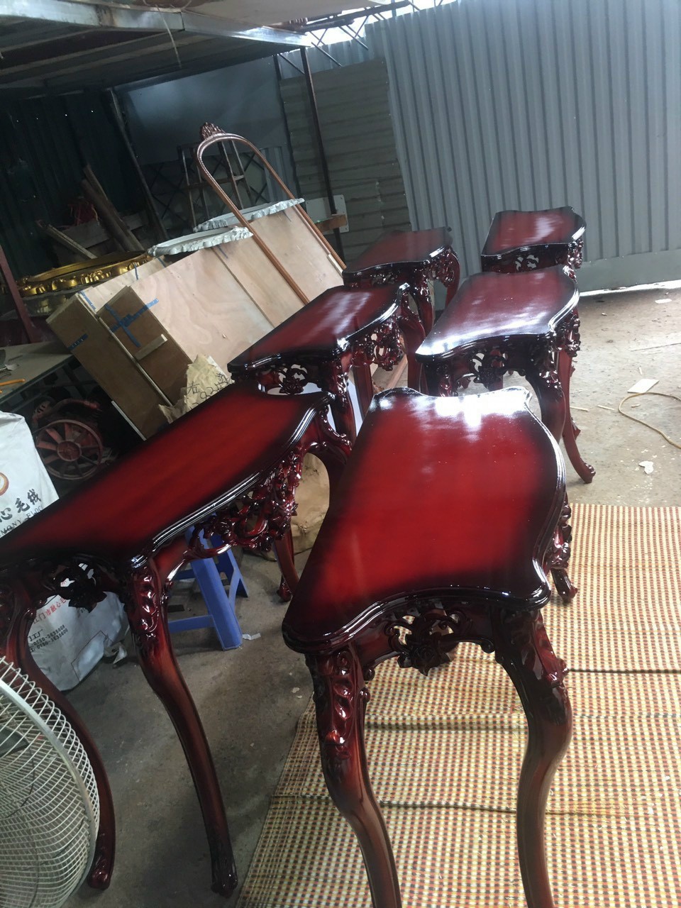 Bàn console tân cổ điển màu nâu đỏ