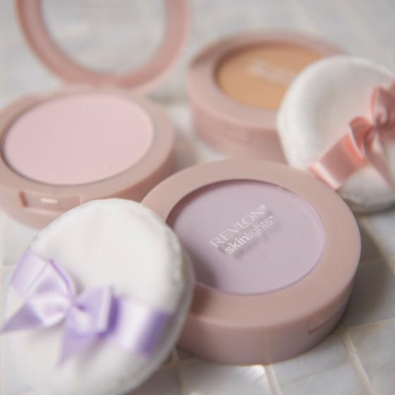 Phấn phủ bắt sáng Revlon SkinLight Pressed Powder Spf20 - Nhật Bản
