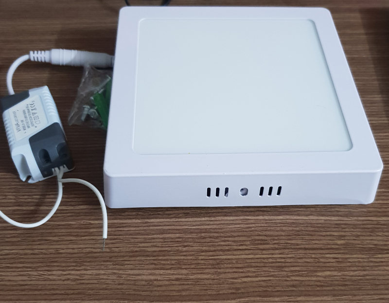 Đèn led ốp nổi 18w vuông ánh sáng trắng