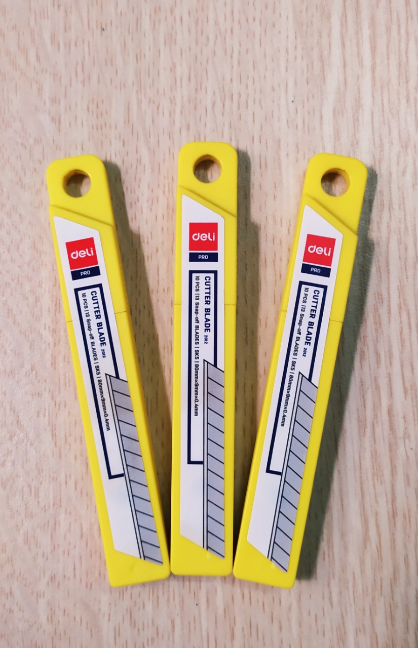 DELI Lưỡi dao rọc giấy văn phòng 09/18mm.
