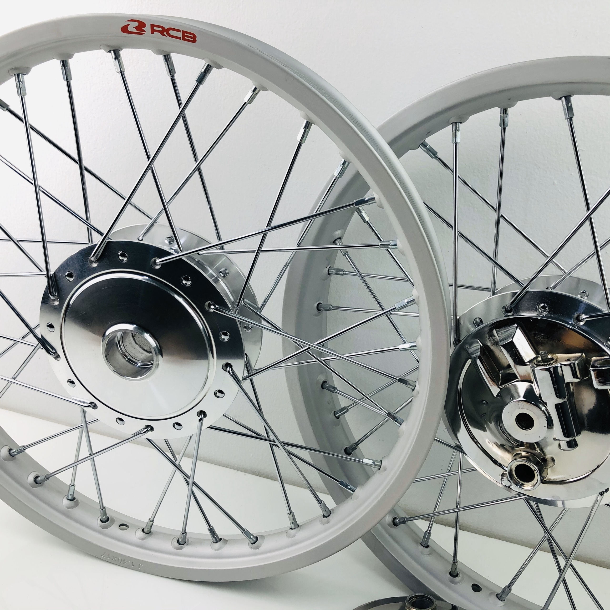 Full bộ bánh căm RCB gắn xe các dòng xe 1 đĩa trước của Yamaha và Honda, linh kiện nhập khẩu, hình chụp thực tế, lắp ráp hoàn thiện như hình-bánh căm xe máy giá rẻ- bánh căm rcb chính hãng giá rẻ full bộ