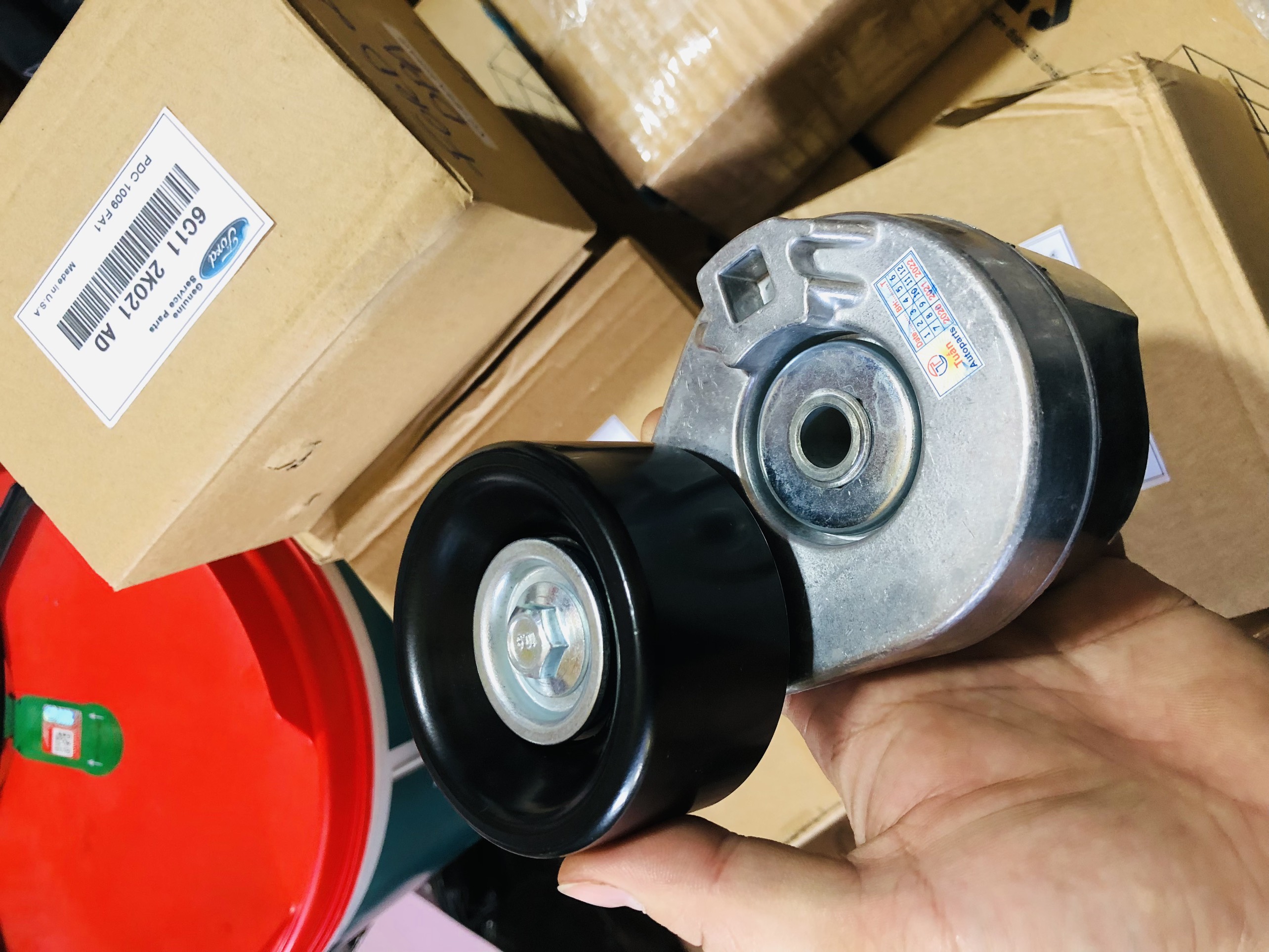Cụm tăng dây curoa tổng ford transit đời 2003-2006