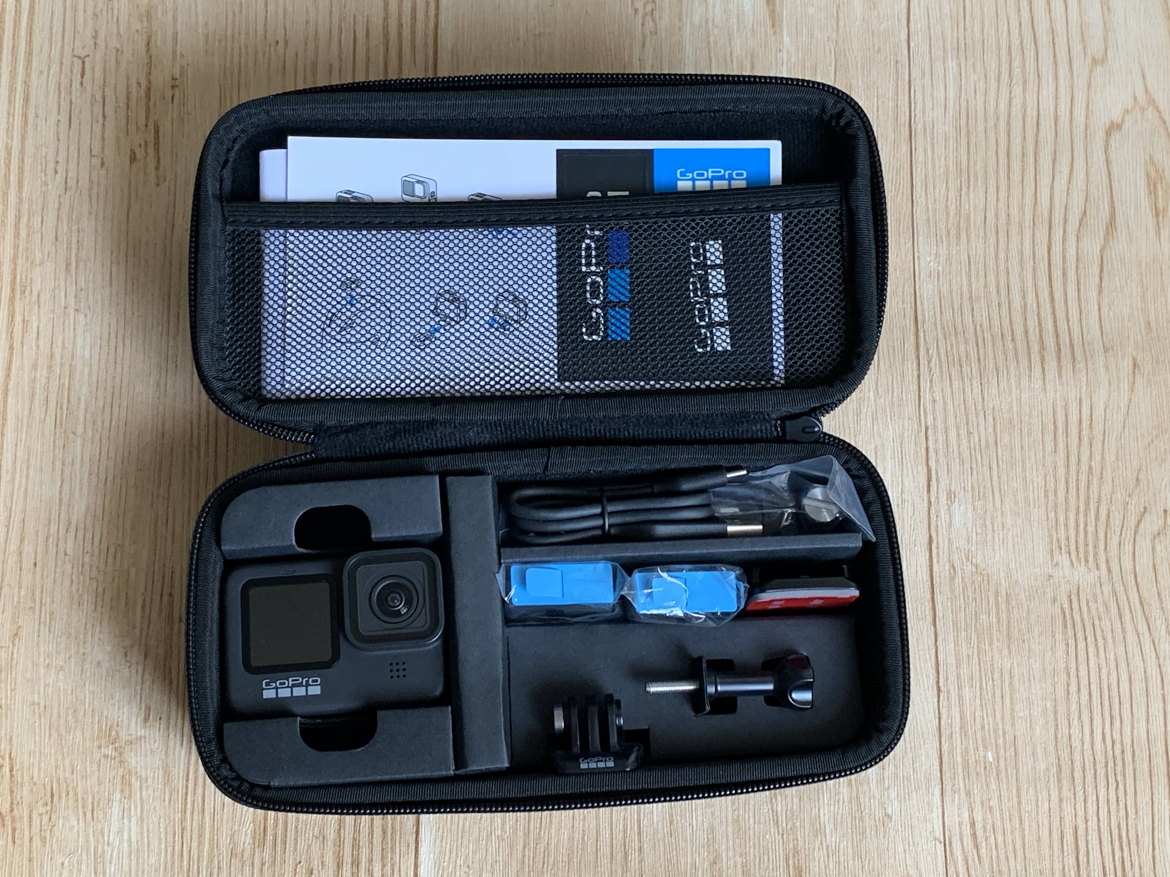 Combo Gopro 9 Black Bundle (Tặng kèm pin Tripod Shorty thẻ nhớ 64GB)