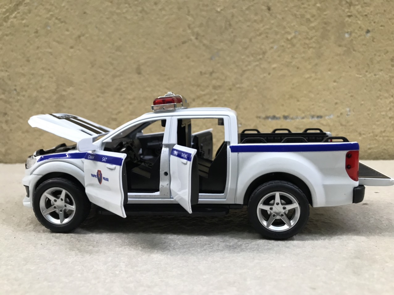 [HCM]Mô hình xe Police CSGT Ford Wildtrak 1:32