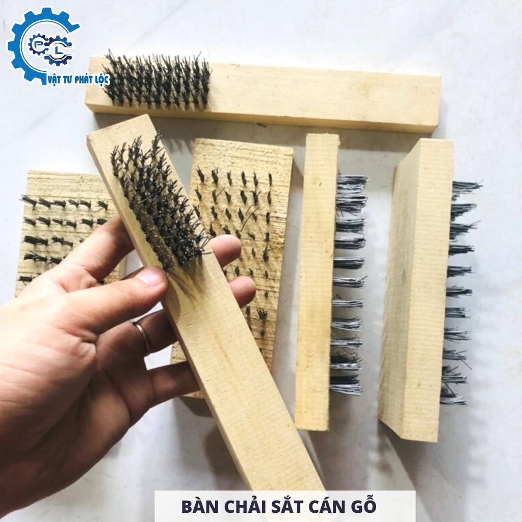 Bàn chải sắt cán gỗ